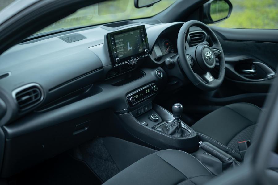 Торпедо Toyota GR Yaris RZ First Edition 2020 года  (JP) (фото 24 из 27)